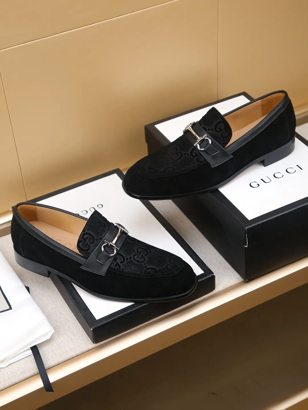 Men's men's shoes 💰460 🆘【GUCCI】Gucci ·🐂里· Hot-selling beanie shoes, top brand luxury, top quality, latest fashion beanie shoes.. The upper is made of original high mercerized smooth cow suede. (Full top layer water-dyed 🐂 leather and lining). The original stylish and stylish soft rubber wear-resistant and non-slip outsole is light and comfortable on the foot, available in 2 colors! Matching code: 39-44 (customized at 38.45.46.47)